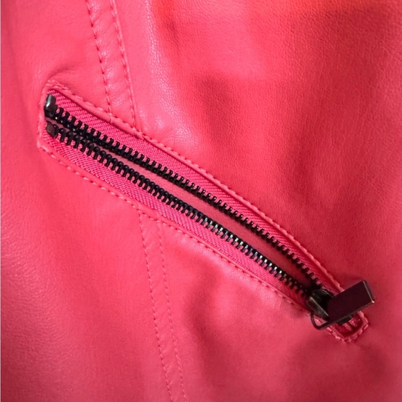Fox & Ali Faux Leather Jacket. Salmon Color. Large - Picture 7 of 10